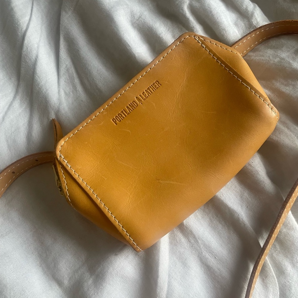 Portland Leather Zip-Tight Belt Bag